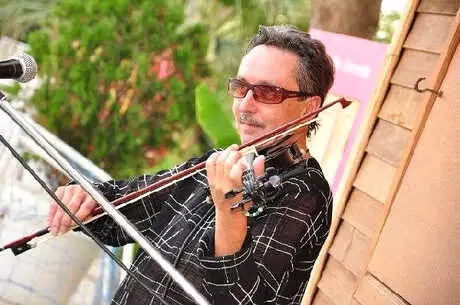 Kırgız Piyano Öğretmeni 13 Yaşındaki Kız Öğrencisine İstismardan Yargılanıyor