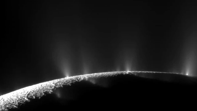 Satürn'ün Uydusu Enseladus'ta Yaşam İhtimali Arttı