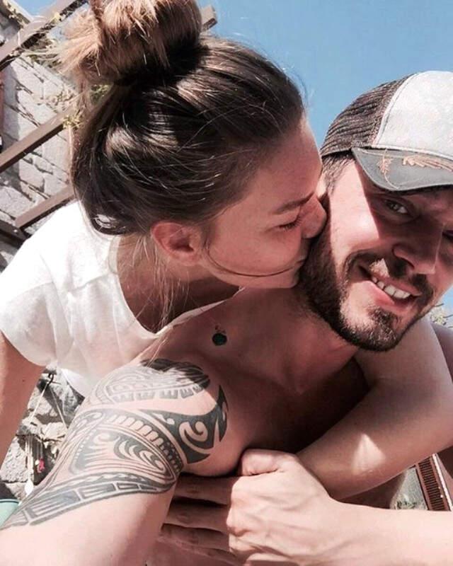 Aslı Enver Ayrılığın Ardından Murat Boz'un Annesini ve Abisini Sildi