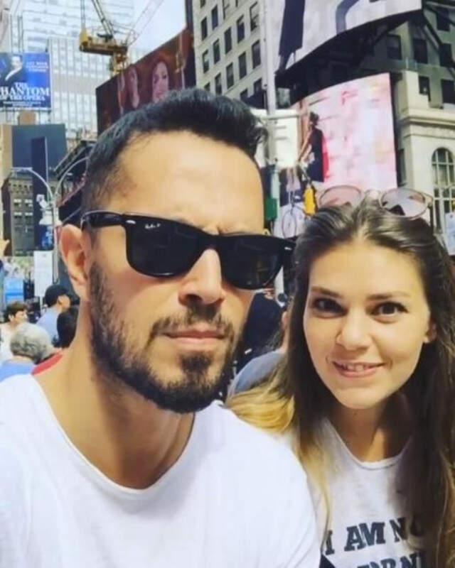 Aslı Enver Ayrılığın Ardından Murat Boz'un Annesini ve Abisini Sildi