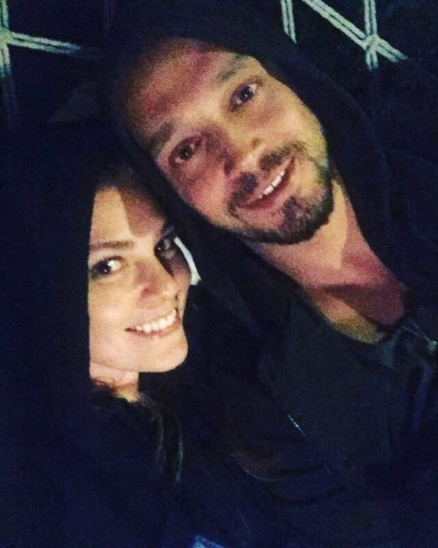 Aslı Enver Ayrılığın Ardından Murat Boz'un Annesini ve Abisini Sildi