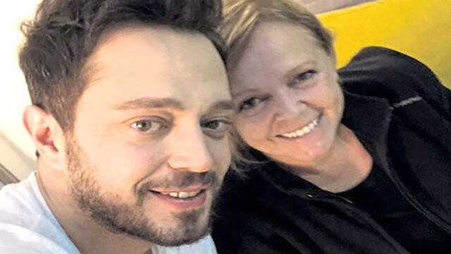 Aslı Enver Ayrılığın Ardından Murat Boz'un Annesini ve Abisini Sildi