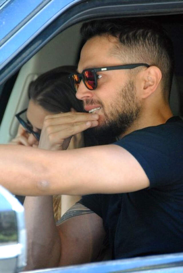 Aslı Enver Ayrılığın Ardından Murat Boz'un Annesini ve Abisini Sildi