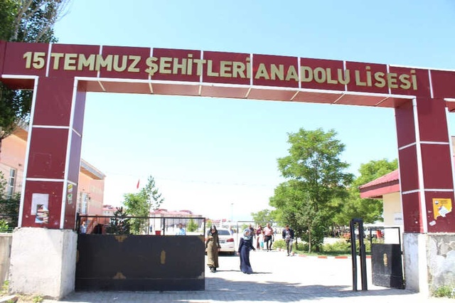 Ağrı'da Hayallerini 1 Dakikayla Kaçıran Öğrenci Gözyaşlarına Boğuldu