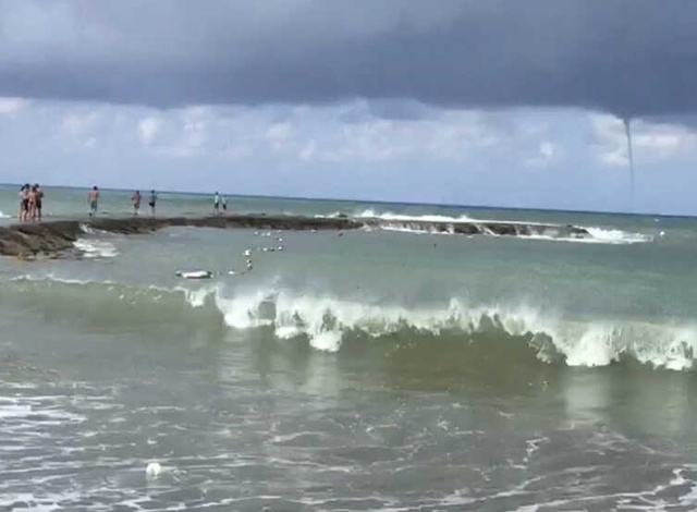Antalya'da Korkutan Manzara! Aynı Anda Oluşan 4 Hortum Paniğe Sebep Oldu