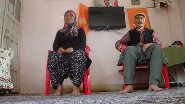 Erdoğan, Oy Kullanmaya Yalın Ayak Giden Çifti Beştepe'de Ağırlayacak