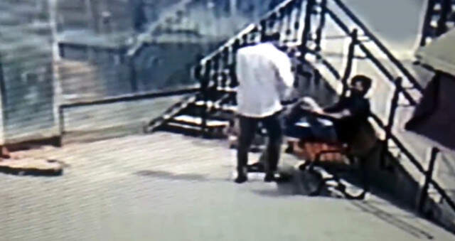 Camiye Namaza Giden Esnaf, Bankta Uygunsuz Hareketlerde Bulunan Kişiyi Dövdü Camiye Namaza Giden Esnaf, Bankta Uygunsuz Hareketlerde Bulunan Kişiyi Dövdü