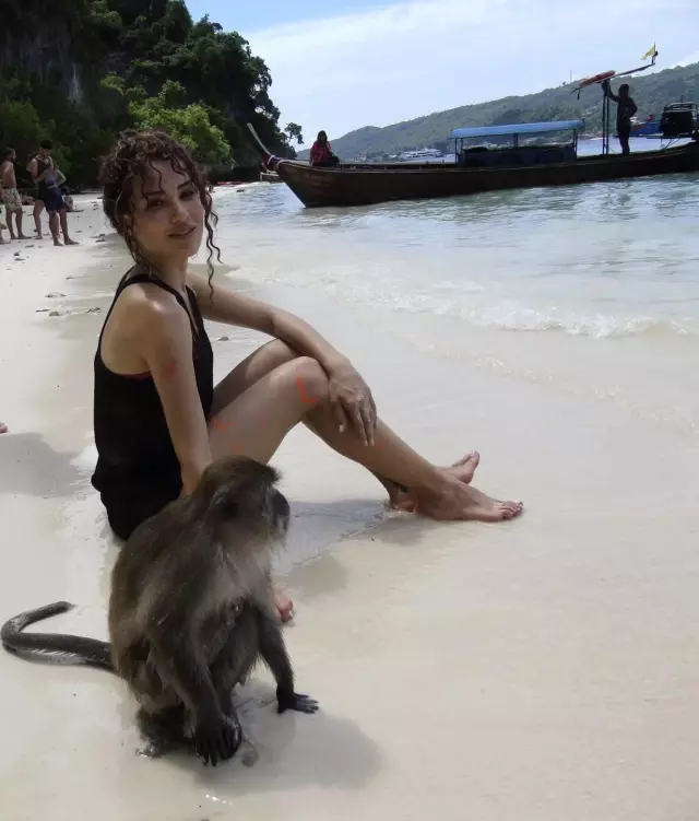 Ece İrtem, Phuket Tatilinde Verdiği Cesur Pozlarla Yürek Hoplattı