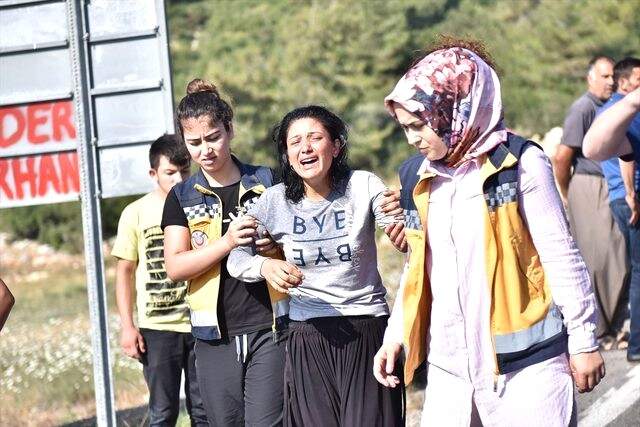 Mersin'de Tarım İşçilerini Taşıyan Otobüs Devrildi: 3 Ölü, 30 Yaralı Mersin'de Tarım İşçilerini Taşıyan Otobüs Devrildi: 3 Ölü, 30 Yaralı