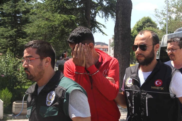 Öğrenci Servisi Şoförü 17 Kilo Esrar ile Yakalandı,