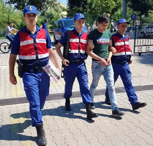 Sapıklıkta Son Nokta! Peçeteye Gizlediği Çakmak Kamerayla Tuvalete Giren Kadınları Gözetledi