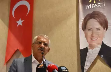 İYİ Parti, <a class='keyword-sd' href='/ak-parti/' title='AK Parti'>AK Parti</a>'ye Göz Kırptı: MHP ile Sorun Yaşarsanız Biz Buradayız