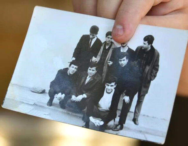 Kemal Sunal Ölümünün 18'inci Yılında Mezarı Başında Anıldı Ölümünün 18'inci Yılında Mezarı Başında Anılan Kemal Sunal'ın Eşi Gözyaşlarına Hakim Olamadı