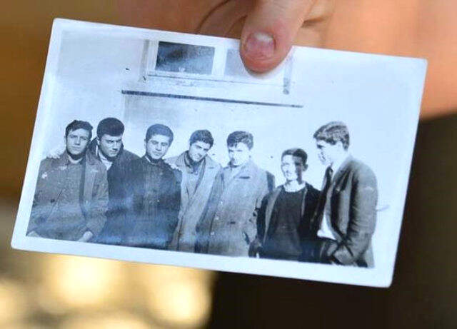 Kemal Sunal Ölümünün 18'inci Yılında Mezarı Başında Anıldı Ölümünün 18'inci Yılında Mezarı Başında Anılan Kemal Sunal'ın Eşi Gözyaşlarına Hakim Olamadı