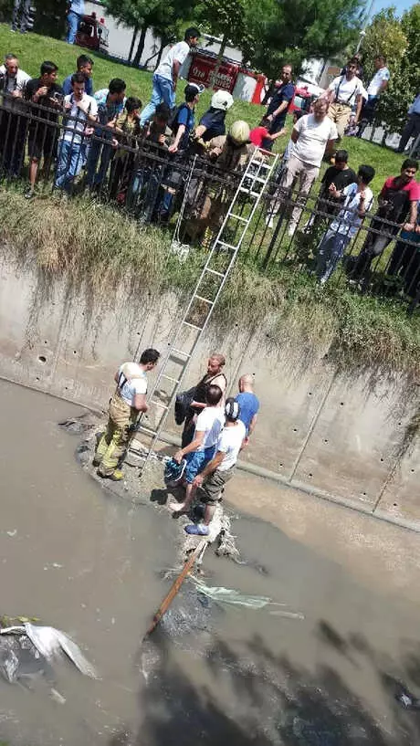 Su Kanalına Düşüp Baygınlık Geçirdi, Vatandaş Kurtarmak İçin Seferber Oldu