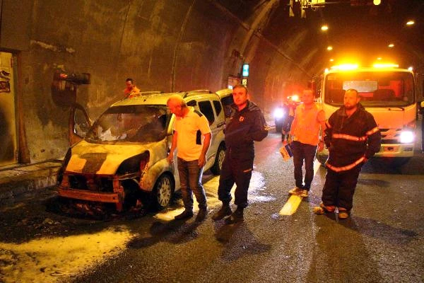 Yanan Araç Hurdaya Döndü! Bolu Dağı Tüneli 1 Saat Ulaşıma Kapatıldı