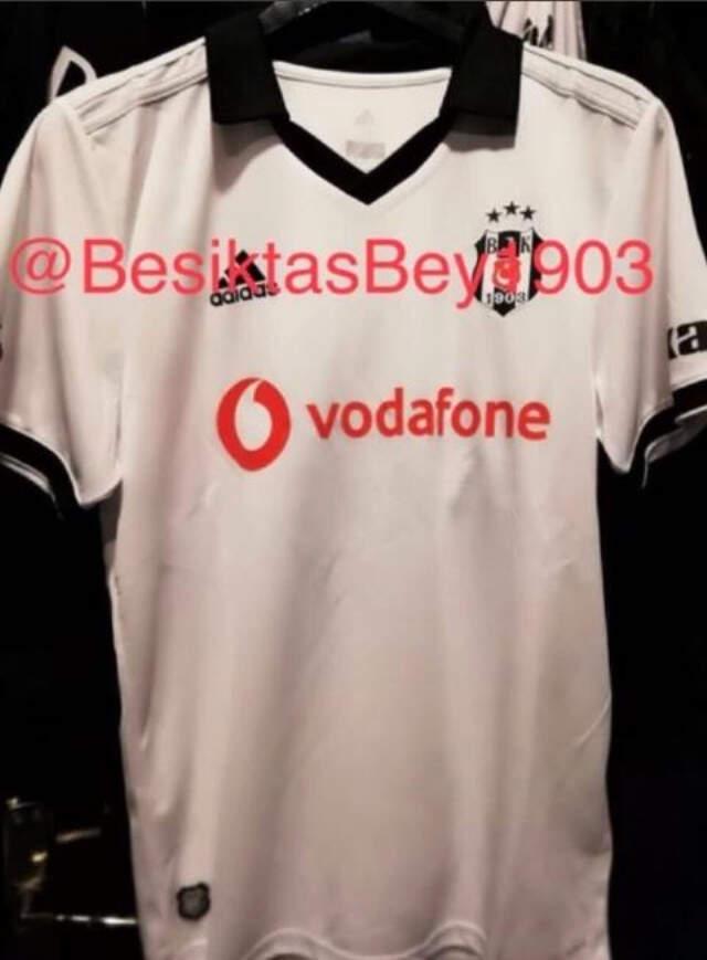 Beşiktaş'ın Yeni Sezon Formaları Basına Sızdı Beşiktaş'ın Yeni Sezon Formaları Basına Sızdı