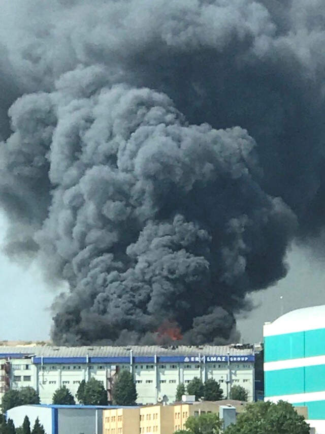 İstanbul'da 5 Bin Metrekarelik Tekstil Fabrikası Cayır Cayır Yandı!