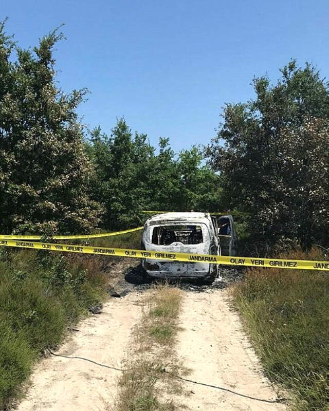 Yanan Otomobilin İçinden Talihsiz Gencin Kurşunlanan Cesedi Çıktı Yanan Otomobilin İçinden Talihsiz Gencin Kurşunlanan Cesedi Çıktı