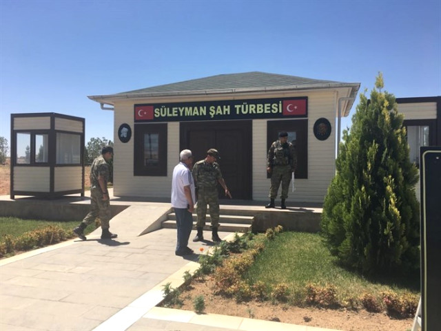 Askerler, Süleyman Şah'ı Taşımak İçin Emir Bekliyorlar