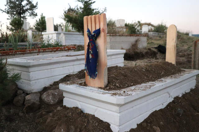 Anne, Oğlunun Cenazesinden 3 Saat Sonra <a class='keyword-sd' href='/kalp-krizi-2/' title='Kalp Krizi'>Kalp Krizi</a> Geçirip Öldü