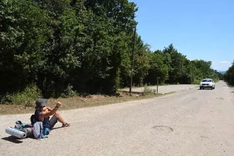 TEM Otoyolunda Otostop Çeken Genç, Trafik Cezası Yedi