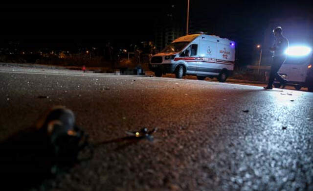 Otomobille Çarpışan Motosiklet Sürücüsü ve Arkadaşı 100 Metre Savrularak Can Verdi