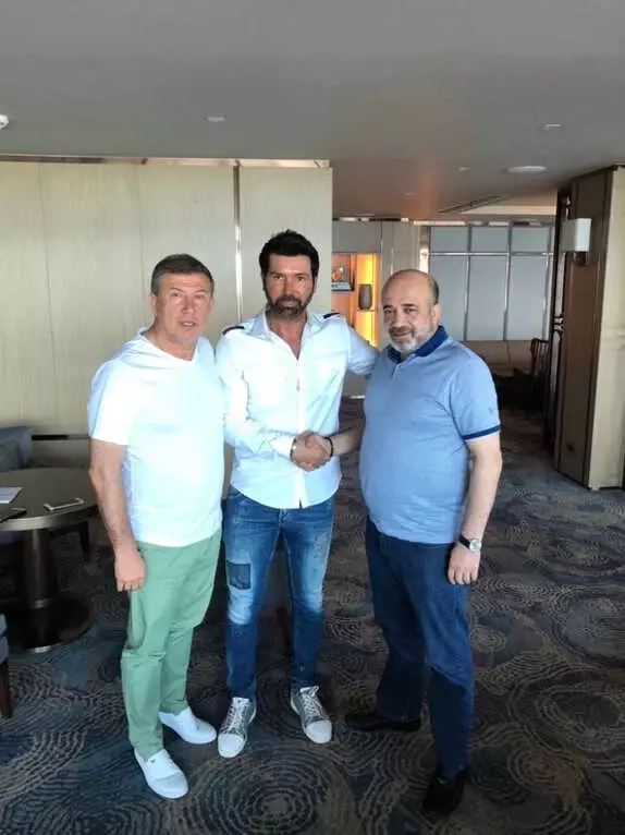 Adana Demirspor, Hakan Kutlu'yla Anlaştı