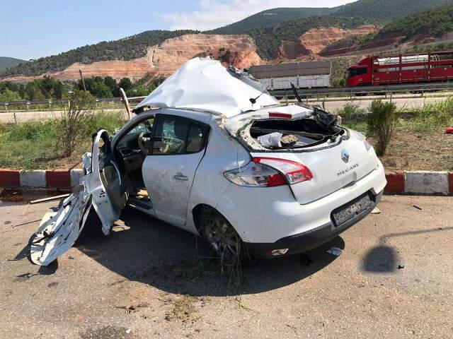 Anbean Kamerada! TIR'a Çarpan Otomobil Defalarca Takla Attı, 3 Kişi Sağ Kurtuldu