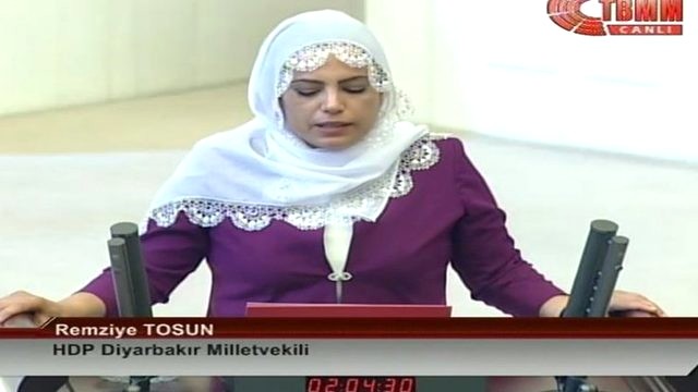 HDP Diyarbakır Milletvekili Remziye Tosun, Beyaz Tülbentle Yemin Etti!