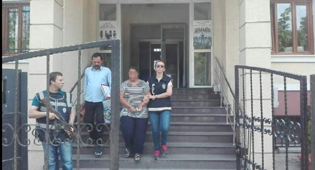 Öldürdüğü Erkek Arkadaşının Cenazesine Bakmaya Gittiği Hastanede Yakayı Ele Verdi! Öldürdüğü Erkek Arkadaşının Cenazesine Bakmaya Gittiği Hastanede Yakayı Ele Verdi!