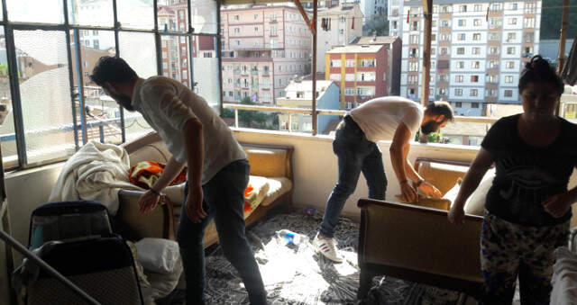 Şişli'de İlginç Görüntüler! Bir Yanda Düğün, Bir Yanda Operasyon Şişli'de İlginç Görüntüler! Bir Yanda Düğün, Bir Yanda Operasyon