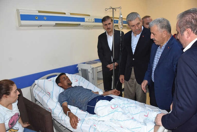 Bakan Akdağ ve Arslan Tren Kazasında Yaralananları Hastanede Ziyaret Etti