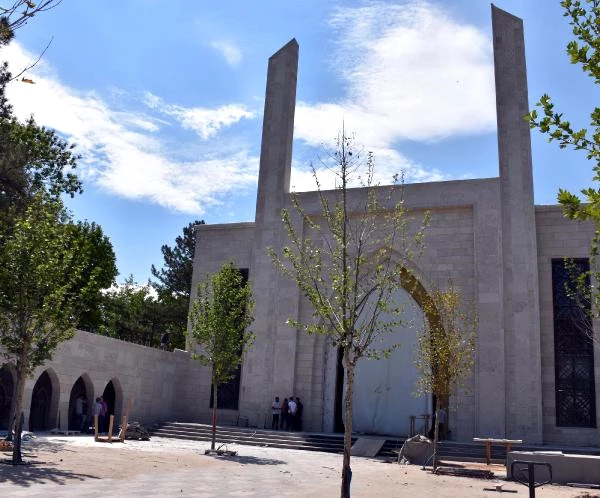 Hulusi Akar, Orgeneralken Yaptırdığı Cami ile Adına Yapılan Bulvarı Bakan Olarak Açacak