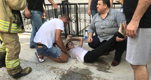  <a class='keyword-sd' href='/istanbul/' title='İstanbul'>İstanbul</a>'da Korkutan Yangın! Baba, 2 Çocuğunu Pencereden Atarak Kurtardı