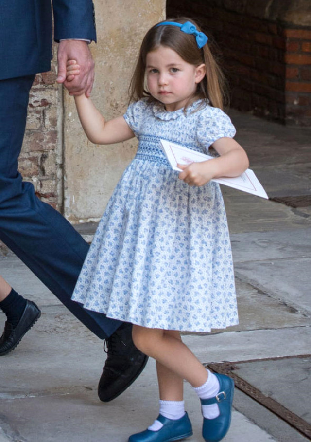 Kate Middleton'ın Vaftiz Töreninde Giydiği Kıyafetin Satışa Sunulmayacağı Haberleri Hayranlarını Üzdü