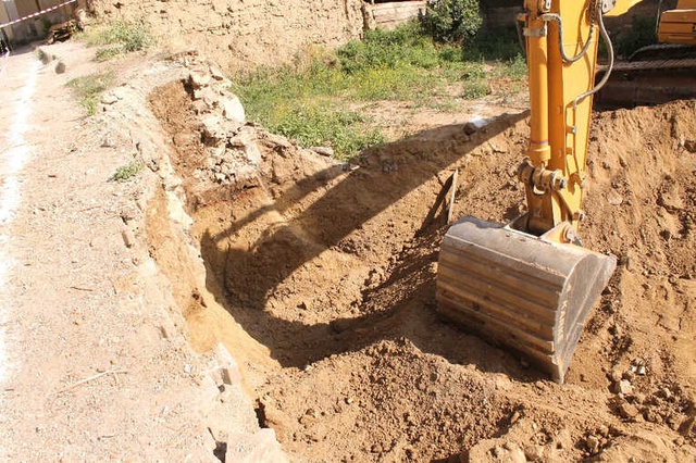 Tarihi Caminin İnşaatında 3 İnsan Büyüklüğünde Dev Küp Bulundu