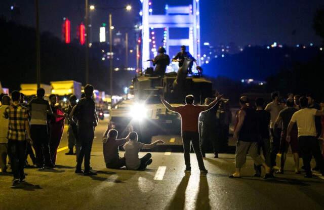 15 Temmuz'da, Külliye'deki Direnişe Ait Yeni Görüntüler Ortaya Çıktı! Silahlar İşte Böyle Dağıtılmış