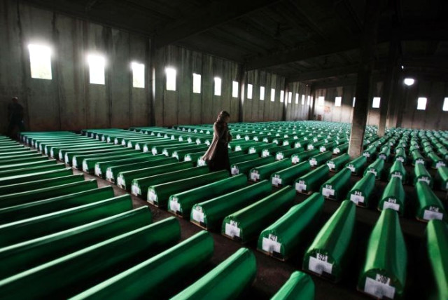 8 Bin 372 Boşnak Sivilin Öldürüldüğü Srebrenitsa Katliamının Üzerinden 23 Yıl Geçti
