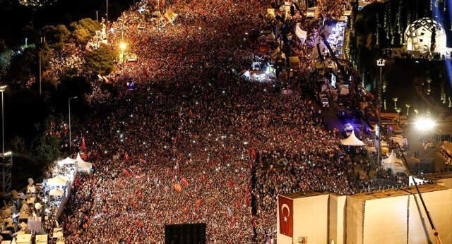 Eski Bursa Jandarma Komutanına Ağırlaştırılmış Müebbet 15 Temmuz'un Seyri Değişmişti! İlk Yakalanan Darbeciye Ağırlaştırılmış Müebbet Hapis Cezası Verildi
