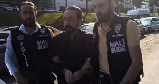 Adnan Oktar Gözaltına Alındı, Korumaları Polise Direndi