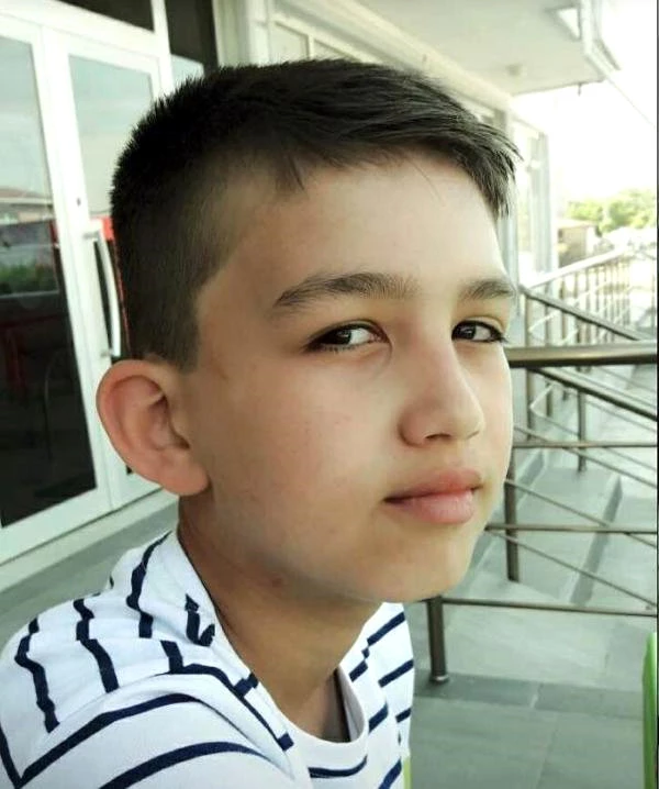 11 Yaşındaki Çocuk, Yerde Bulduğu Çakmak Gazını Koklayınca Sokak Ortasında Can Verdi