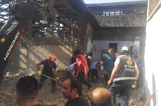 Tarihi Peynirciler Çarşısı'nda Restorasyon Sırasında Göçük: 1 Kişi Öldü, 4 Kişi Yaralandı