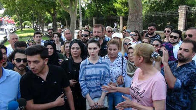 Adnan Oktar'a Destek Eylemine Katılan Bir Kişi