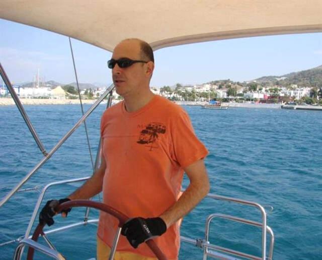 Babasının İşyerine Bombalı Paket Gönderen Gence 35 Yıl Hapis!