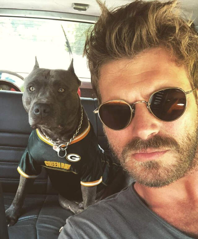 Kadir Doğulu'nun Köpeğiyle Yaptığı Paylaşım, Kıvanç Tatlıtuğ'a Benzetildi