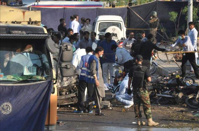 Pakistan'da İki Mitingde Bombalı Saldırı: 132 Ölü Pakistan'da İki Mitinge Bombalı Saldırı: 132 Ölü, 230'dan Fazla Yaralı