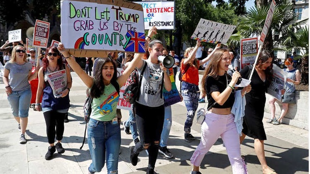 Trump'ın İngiltere Ziyareti Büyük Protestolarla Başladı, Dev Bebek Trump Balonu Londra Semalarında