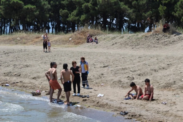 İznik Gölü'ne Giren 2 Kız Çocuğu, Serin Sularda Can Verdi