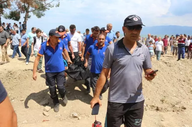 İznik Gölü'ne Giren 2 Kız Çocuğu, Serin Sularda Can Verdi